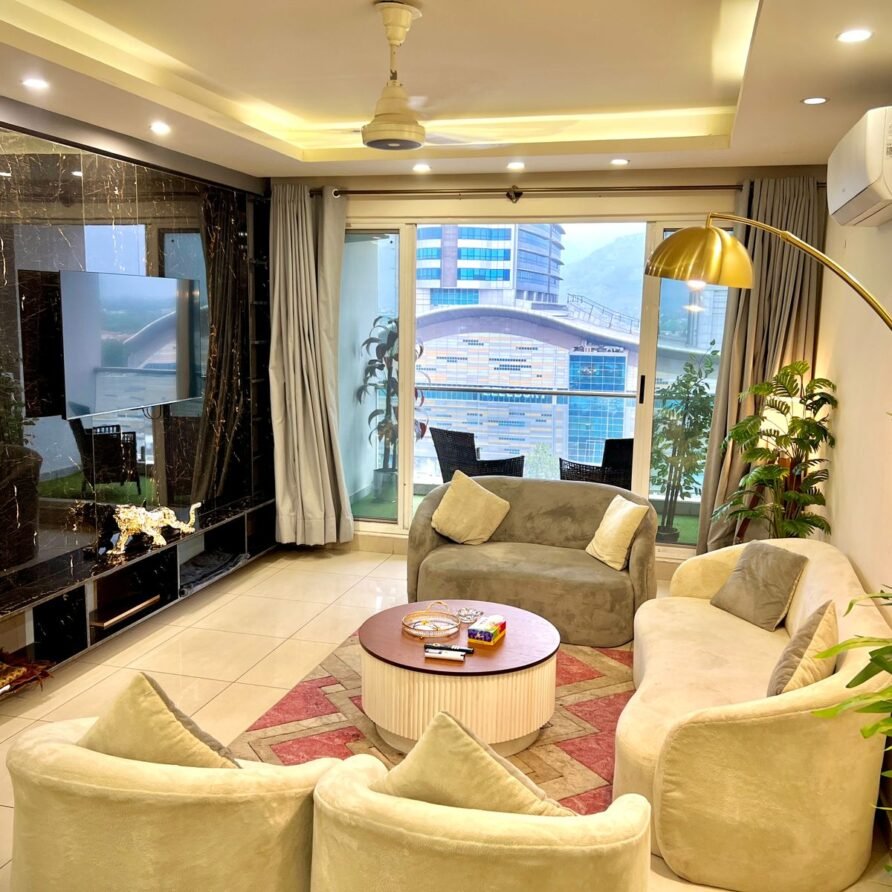 Lounge with large windows and elegant seating in Islamabad serviced apartment near Jinnah Avenue