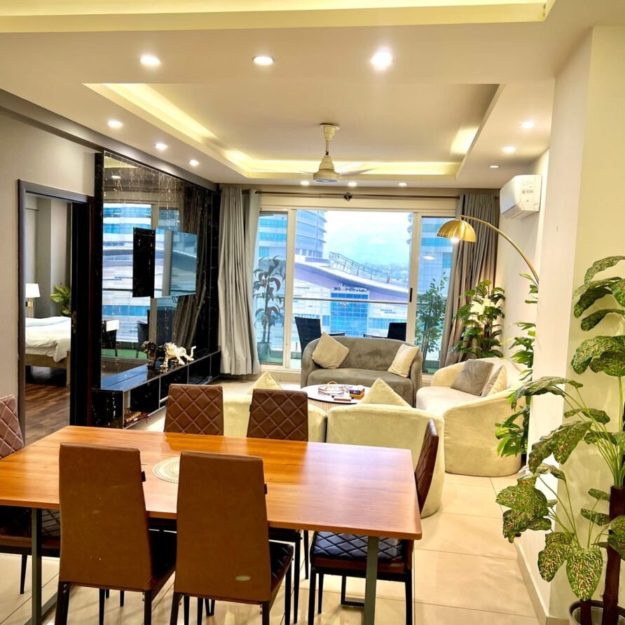 Lounge with large windows and elegant seating in Islamabad serviced apartment near Jinnah Avenue