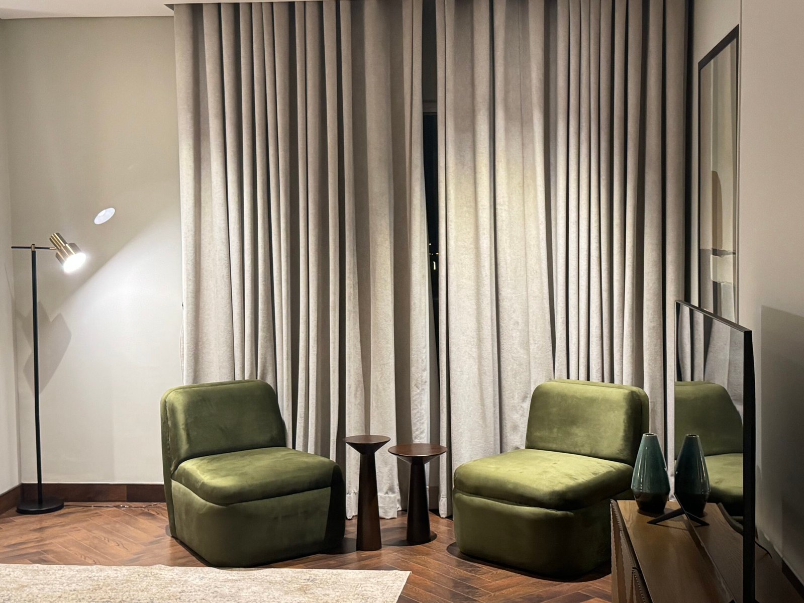 Bedroom with city view at Sky Heights