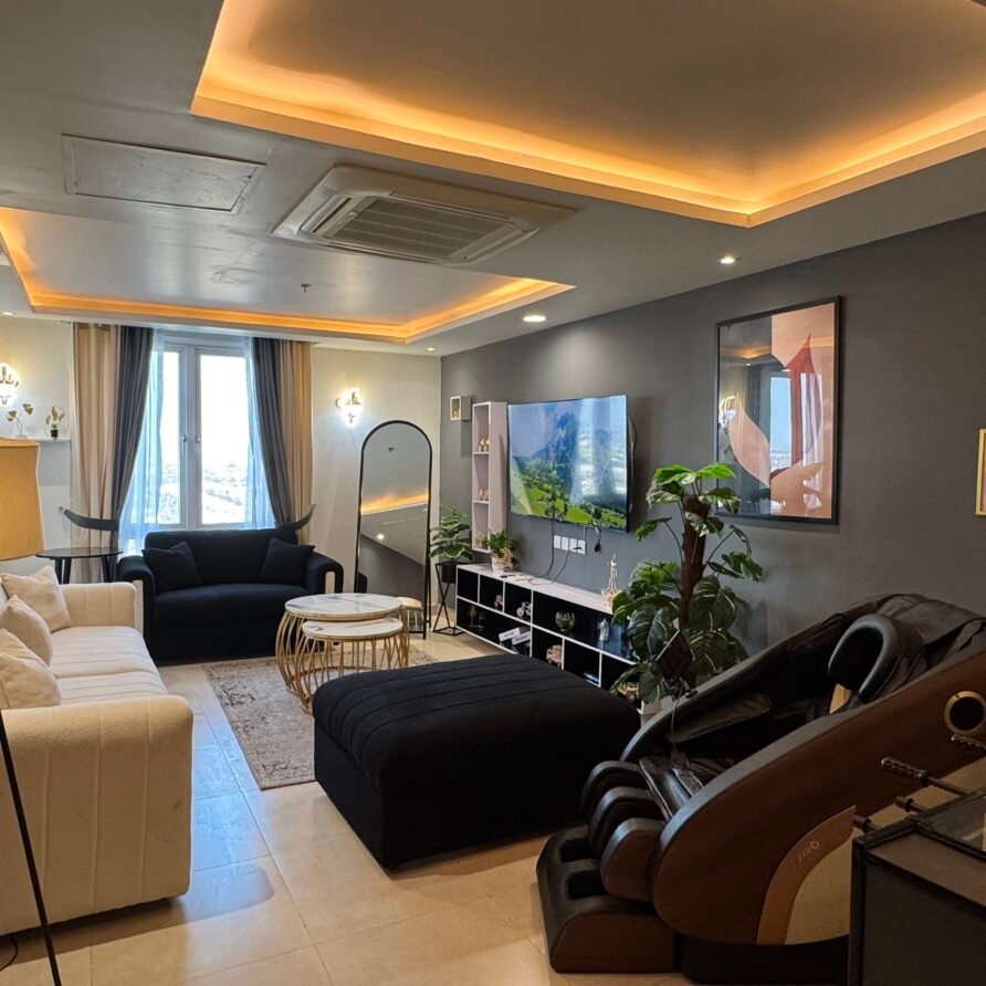 Luxury 2.5-Bedroom Apartment In Goldcrest Mall – DHA Lahore