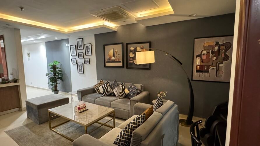 Gold Crest 1-Bedroom Apartment with Balcony & Mall Access – DHA Lahore