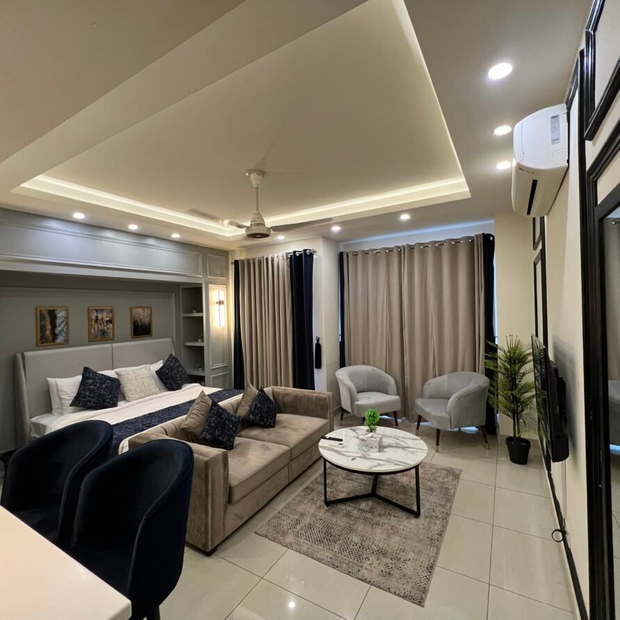 SkyHigh Studio – Compact Living with Big Views